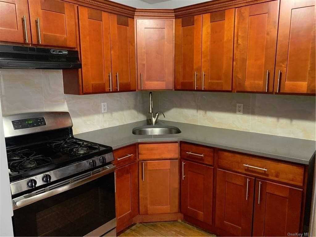 Foto principal - 230-18 Edgewood Ave
