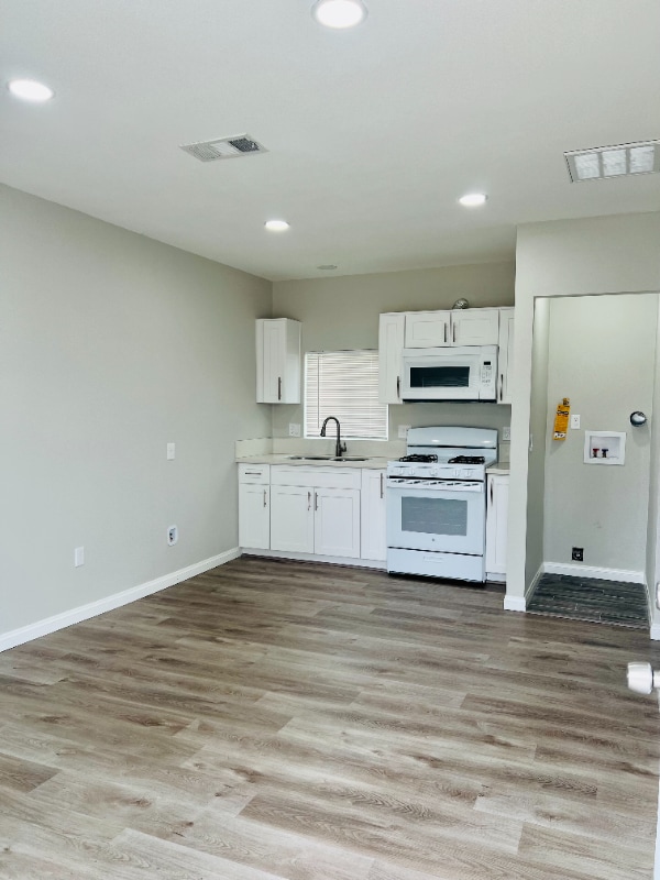 Building Photo - 21633 Cottonwood Ave