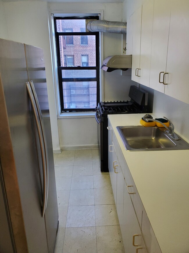 Foto del edificio - 6309 108th St