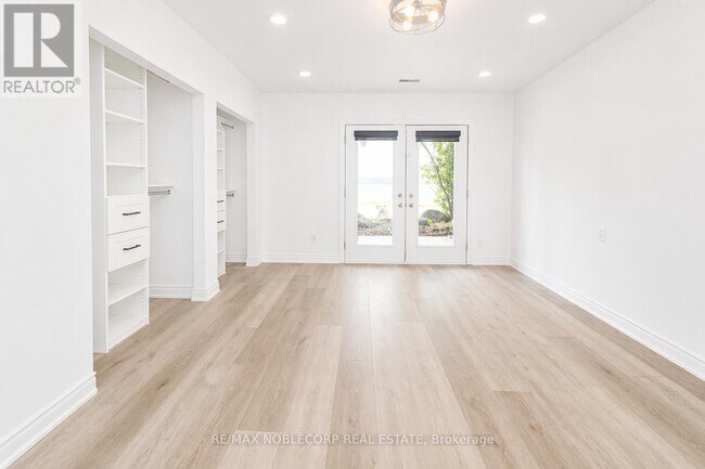 Photo du bâtiment - 5801 Lakeshore Rd