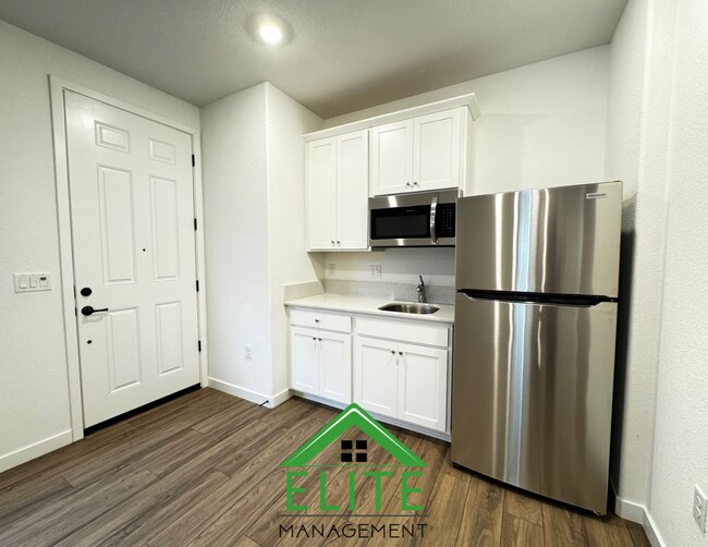 Building Photo - **A well-maintained 1-bedroom, 1-bath residence in a quiet Rancho Cordova neighborhood.**