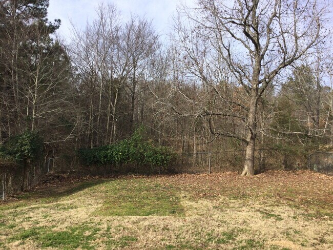 Foto del edificio - "Charming 2-Bed Home with Gleaming Hardwood Floors in Prime Jonesboro Location!"