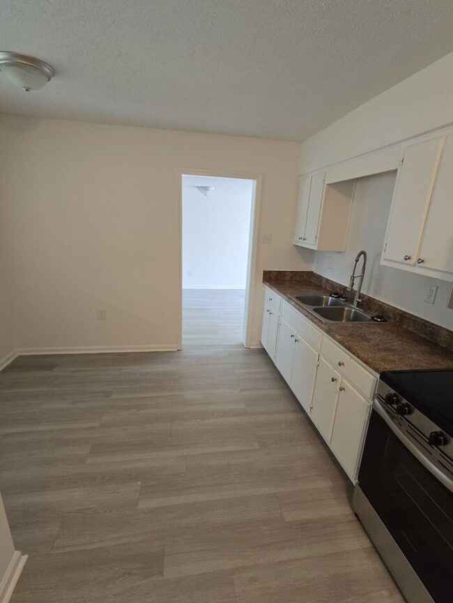 Building Photo - 5008 Clear Creek Dr