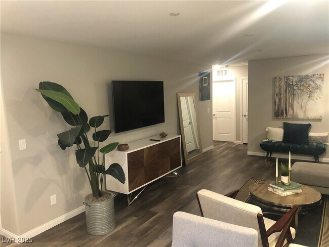 Foto del edificio - 6594 Secret Grove Ave