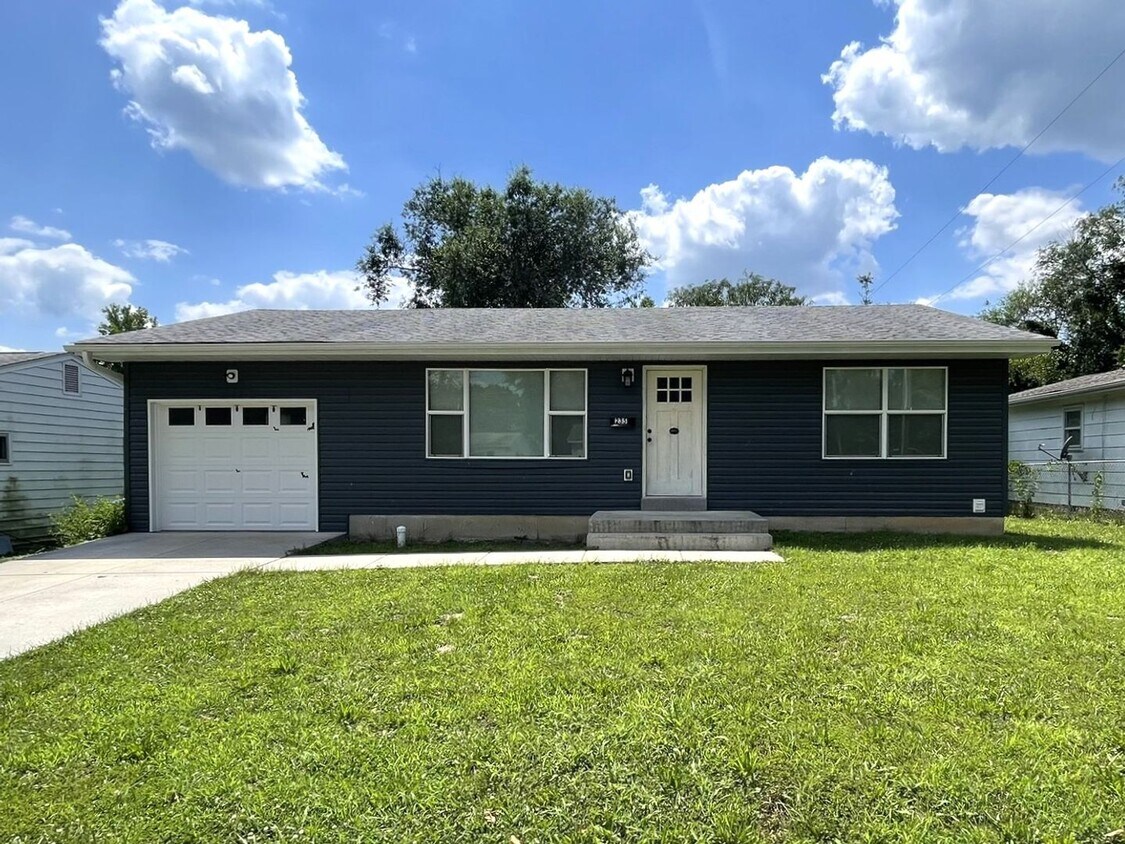 Primary Photo - 2 BR 1 BA Ranch - Troy, MO