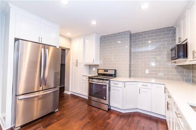 Foto del edificio - Beautiful 2 bed, 2.5 bath luxury home in S...