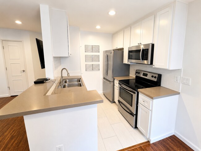 Foto del edificio - 1351 N Orange Dr