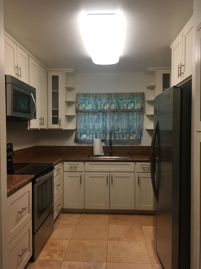 Building Photo - Healani Gardens-2 bed, 2 bath, 2 parking!