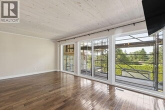 Building Photo - 1056 Lillooet Rd