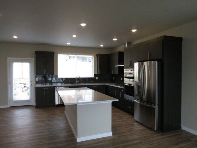 Building Photo - 4Bed/3.5Bath Newer Construction Home in Seattle Otani Gardens Development!
