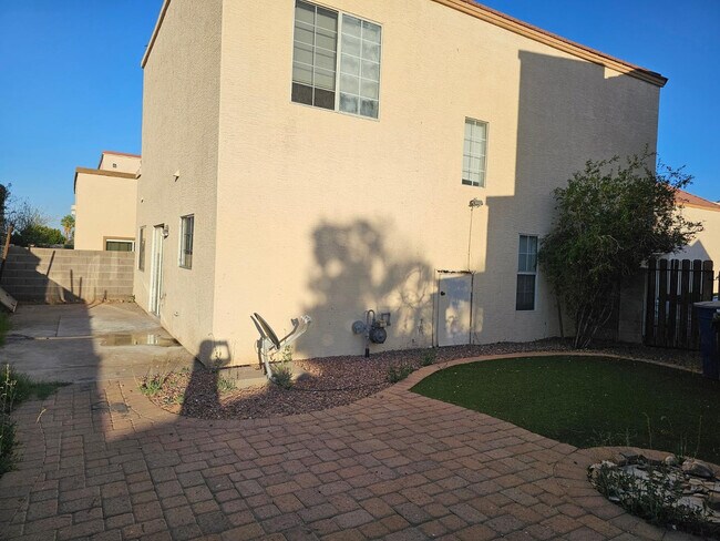 Building Photo - 1026 W Libra Dr