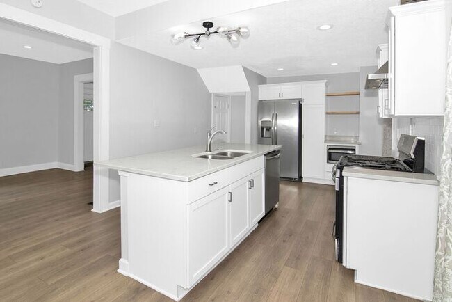 Foto del edificio - Classic Remodeled Townhome in Windsor Park