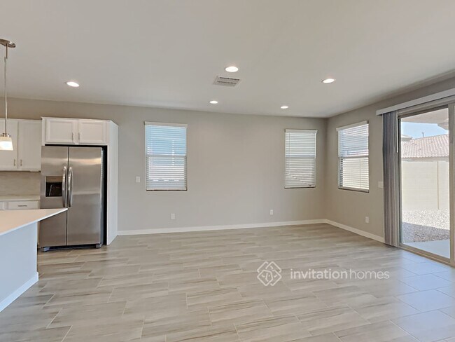 Building Photo - 5819 N 196th Ln