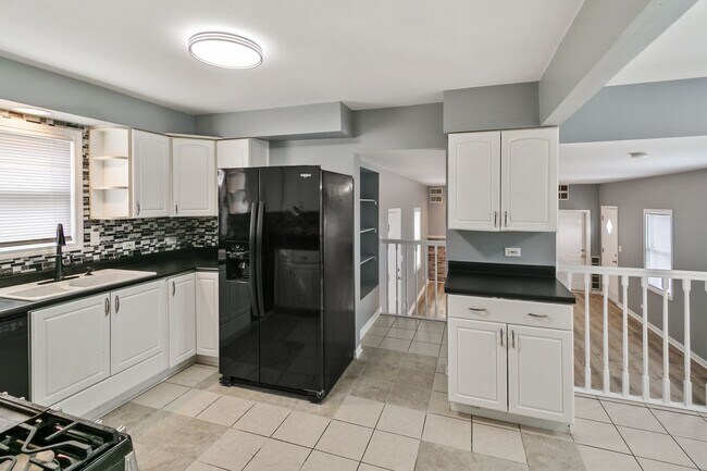 Foto del edificio - 14500 Sawyer Ave