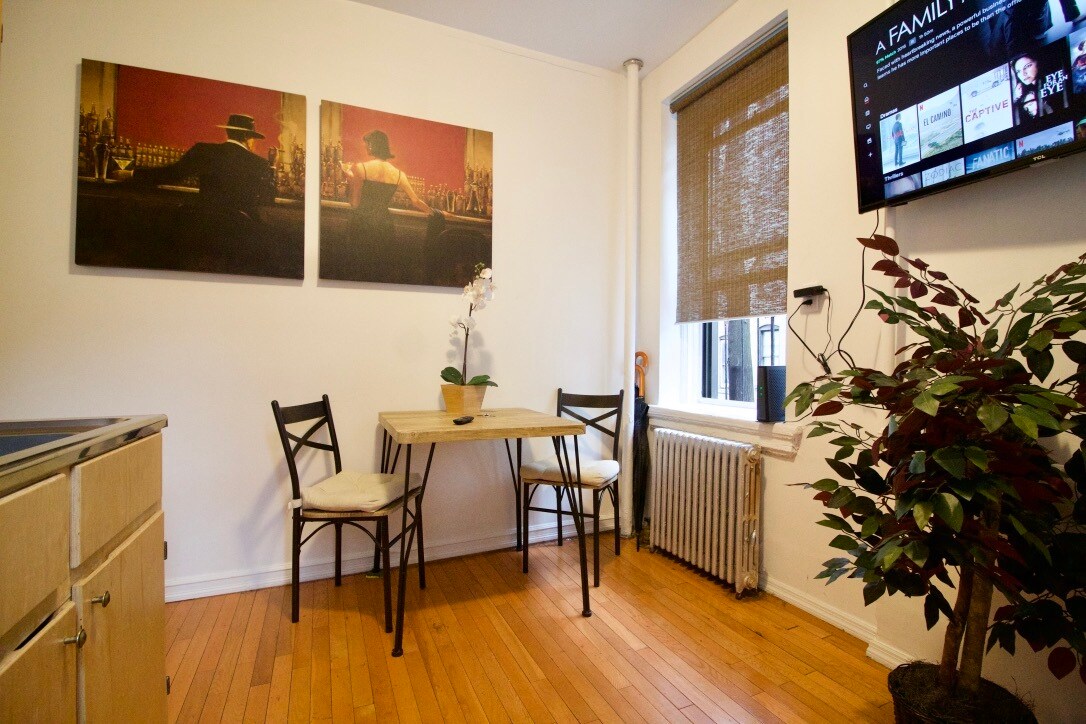 Primary Photo - 543 W 49th St