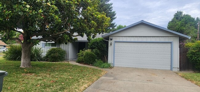 Beautifully Updated 3 Bedroom 2 Bathroom Home in the Highly Desirable S. Land park Neighborhood - Beautifully Updated 3 Bedroom 2 Bathroom Home in the Highly Desirable S. Land park Neighborhood
