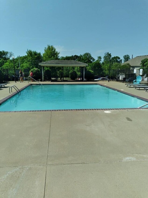 Foto principal - 8720 N Cleveland Ave