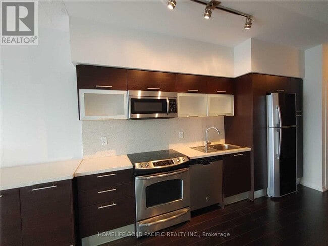 Building Photo - 386 Yonge St