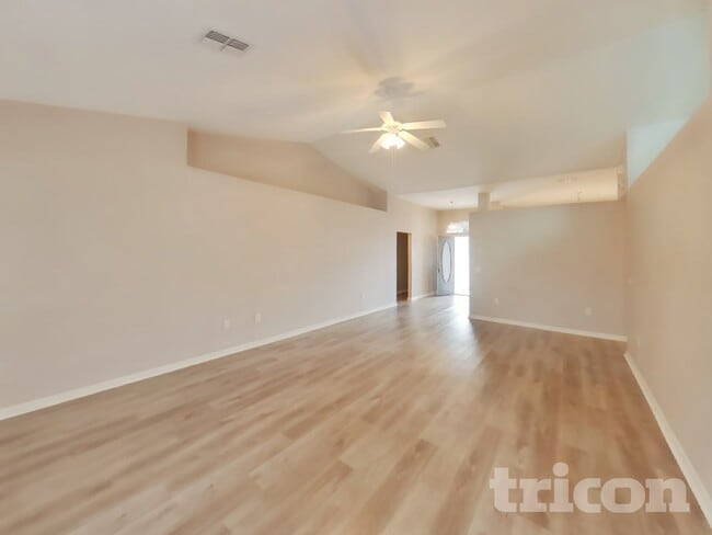 Building Photo - 39 Balsam St