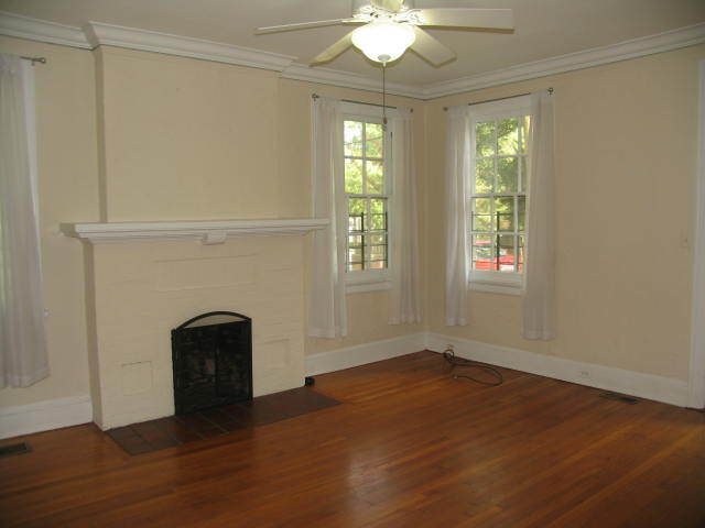 Sala de estar - 524 Orme Cir NE