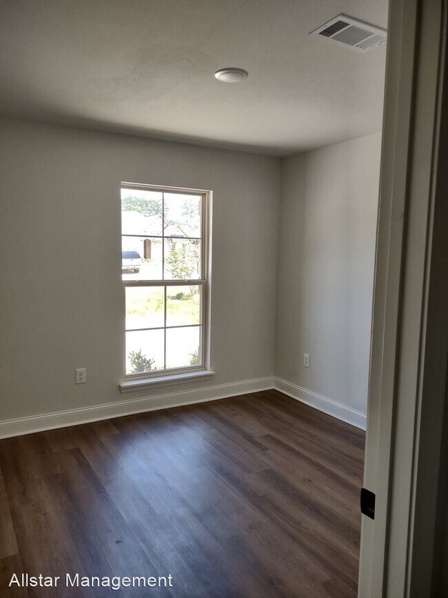 Foto del edificio - 3 br, 2 bath House - 1011 Silver Circle