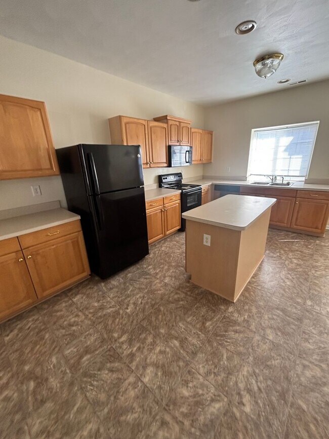 Foto del edificio - Beautiful 3-Bedroom, 2.5-Bathroom Condo at...