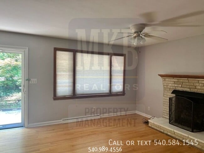 Building Photo - 3203 Ledgewood Ave