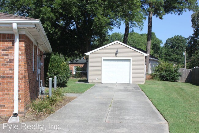 Foto del edificio - 4 br, 2.5 bath House - 2349 Custom Circle