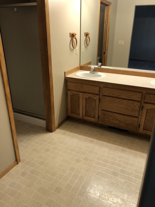 Building Photo - Desirable one Level Home in SW Redmond!
