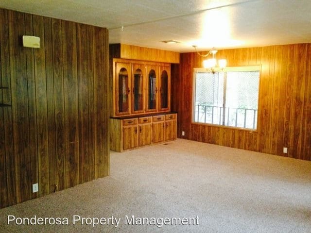 Building Photo - 556 Lodgeview Dr