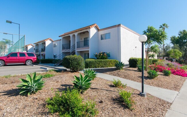 Building Photo - Cozy 1 Bedroom Condo in the Heart of Vista!
