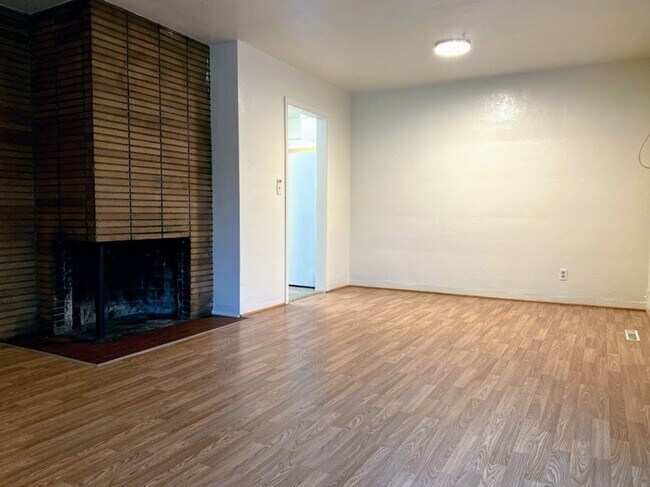 Foto del edificio - 3 br, 2 bath House - 622 W Pilger St