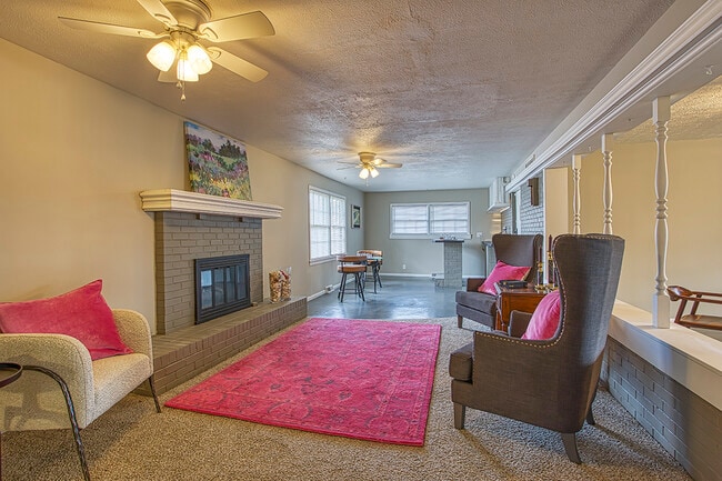 Building Photo - 1911 S Saratoga Ave