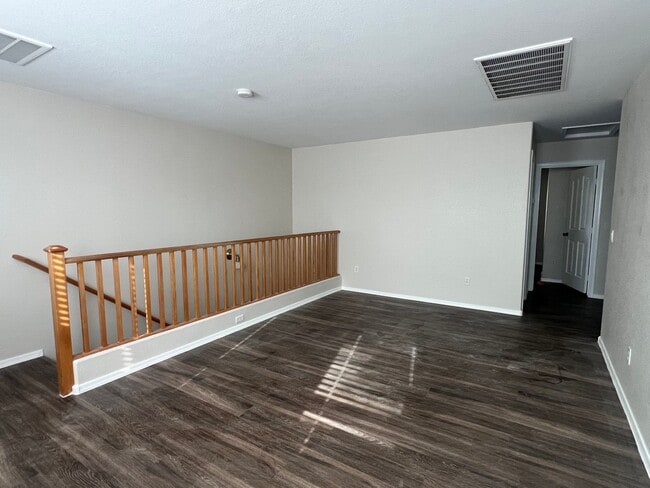 Building Photo - Highly desirable Spectrum community! Showi...