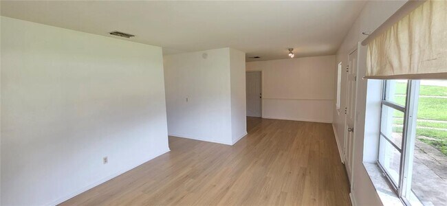 Foto del edificio - 410 S Oakwood Ave
