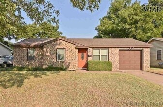 Building Photo - 1426 Harris Ln