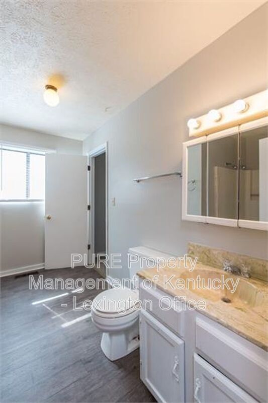 Building Photo - 794 Ridgeview Dr