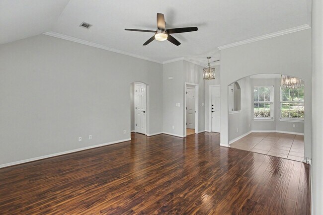 Building Photo - 10718 Fairview Dr
