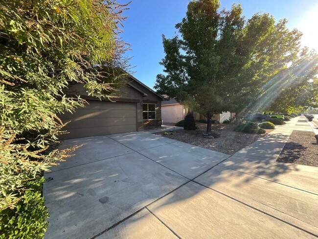 Building Photo - 3 Bedroom Single Story Home Available Near...