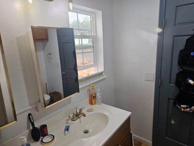 Building Photo - 828 Santa Marina St