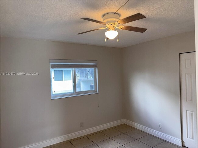 Building Photo - 711 NE 2nd Ave