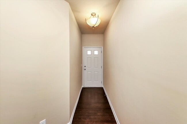 Building Photo - 182 Townview Dr