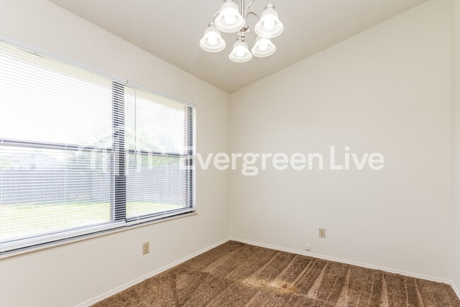 Foto del edificio - 6621 Deer Knolls Dr