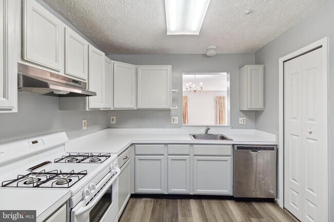 Building Photo - 4255 Star Cir