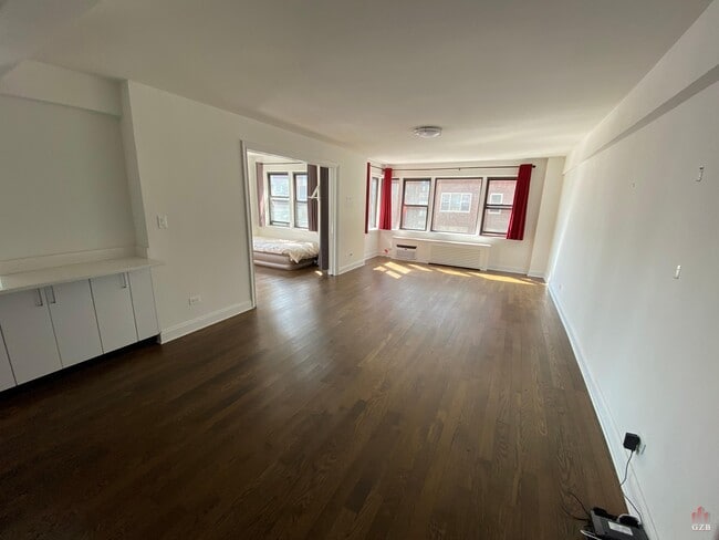 Building Photo - 21 Beekman Pl