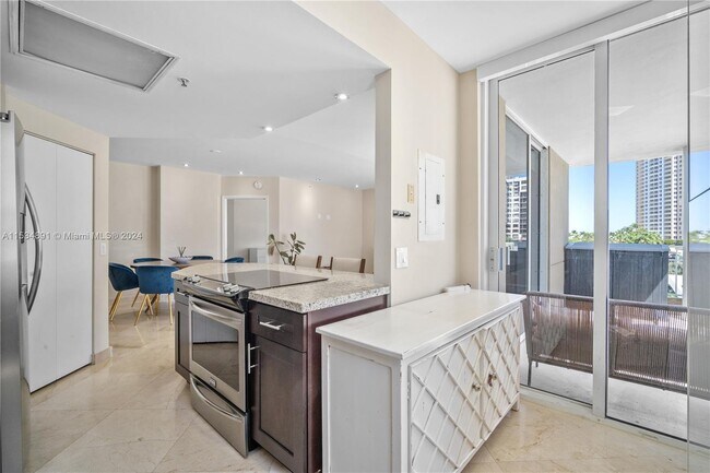 Foto del edificio - 701 Brickell Key Blvd