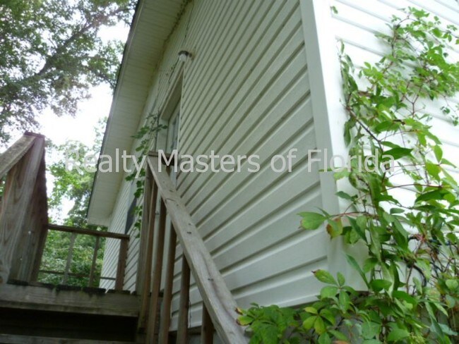 Building Photo - 10045 Noriega Dr