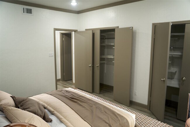 Foto del edificio - 2400 N Braeswood Blvd
