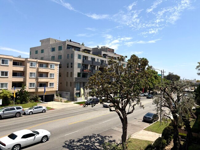 vistas de la ciudad - 2445 S Barrington Ave