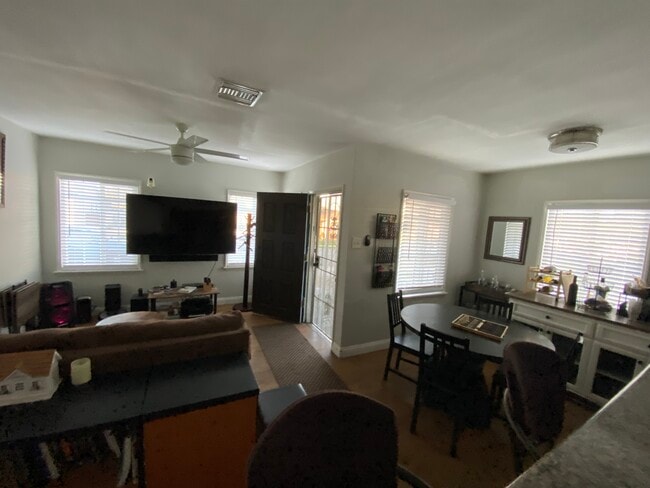 Building Photo - 636 E 121st Pl